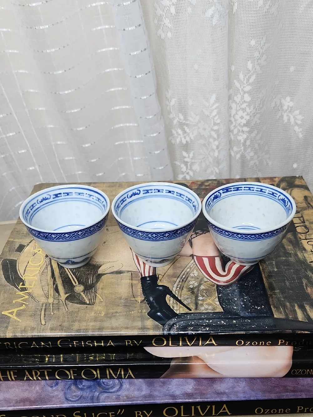 Set of 3 vintage Jingdezhen porcelain tea cups Blue and White